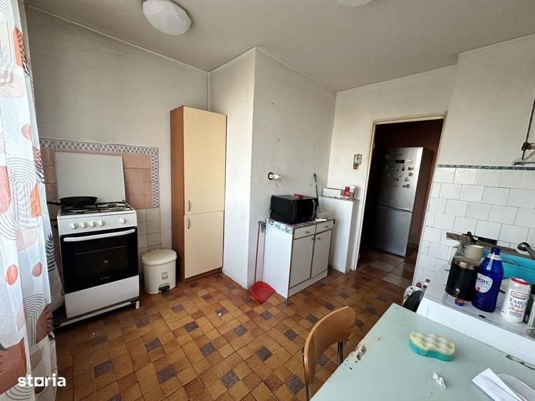 Apartament cu 4 camere decomandat în Rahova