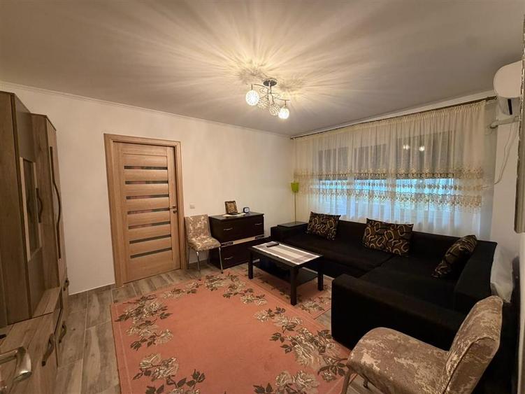 Apartament cu 2 camere semidecomandat în Podu Roș