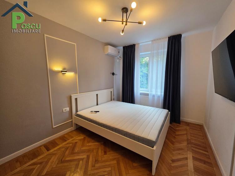 Apartament cu 3 camere semidecomandat în P-ța Romană