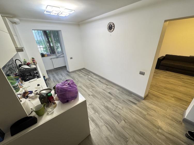 Apartament cu 3 camere semidecomandat, mobilat în Tomis II