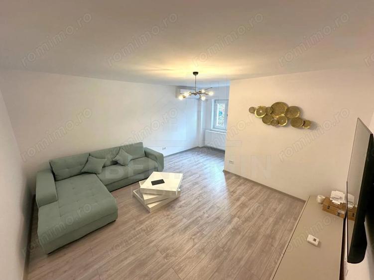 Apartament cu 4 camere decomandat în Central