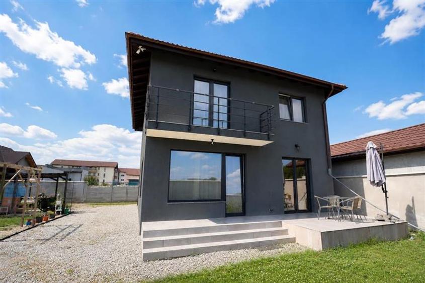 Casă cu 4 camere cu Teren 530 Mp în Exterior Est