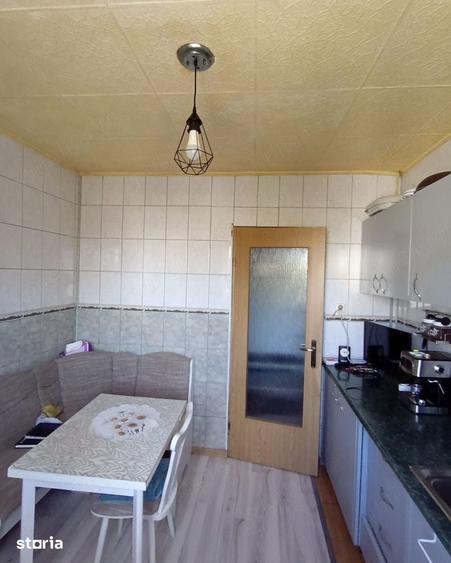 Apartament cu 3 camere semidecomandat în Valea Rosie