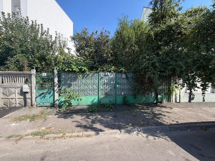 Casă individuală cu 6 camere cu Teren 157 Mp în Domenii
