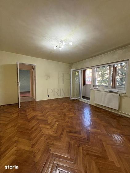 Apartament cu 3 camere semidecomandat în Est