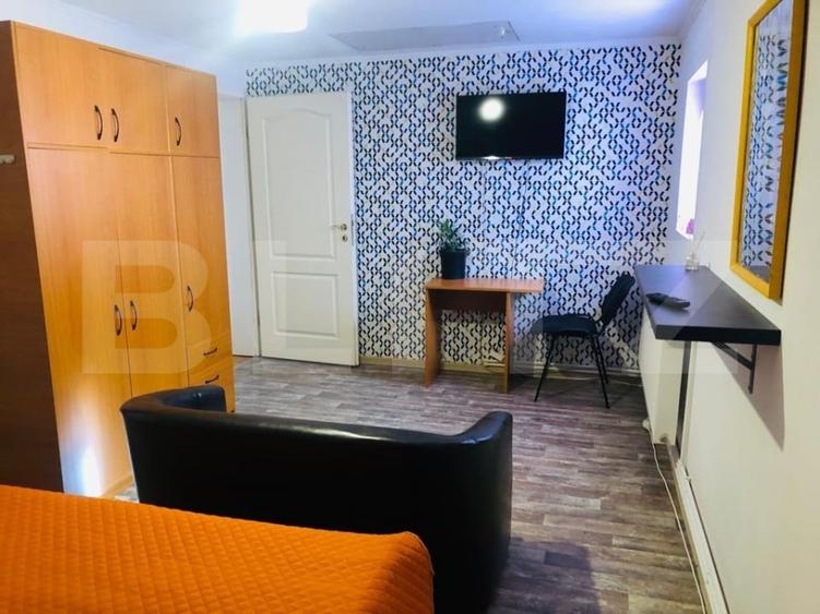 Apartament cu 3 camere semidecomandat, mobilat în Calea Severinului