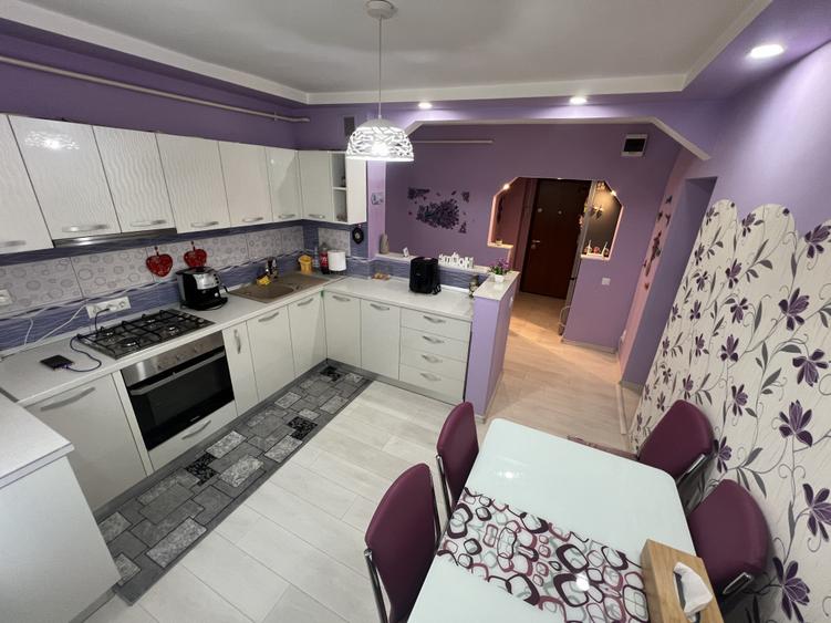 Apartament cu 3 camere decomandat în Sud