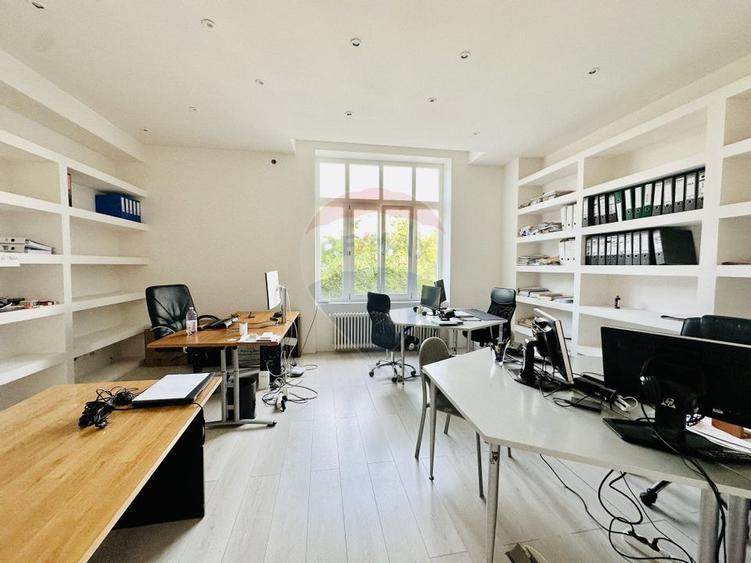 Apartament cu 3 camere în 1 Mai