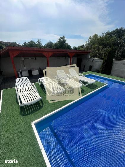 Casă cu 10 camere cu Teren 1195 Mp în Roșia