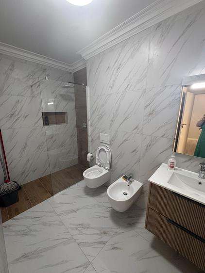 Apartament cu 3 camere decomandat în Exterior Vest
