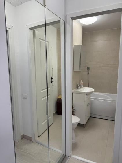 Apartament cu 2 camere semidecomandat, mobilat în Tei