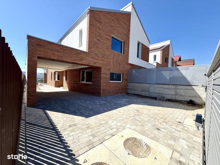 Casă cu 4 camere cu Teren 300 Mp în Central