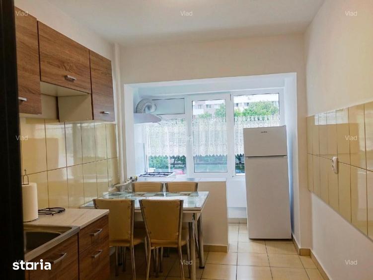 Apartament cu 3 camere semidecomandat în Militari