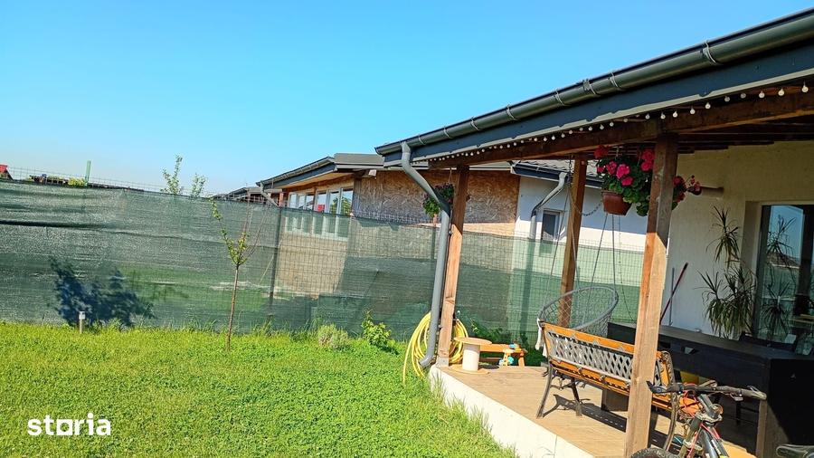 Casa cocheta pe P, terasa mare, aproape de A0 - 2