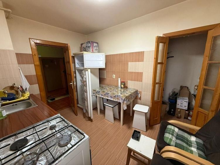 Apartament cu 3 camere semidecomandat în Unirii Sud