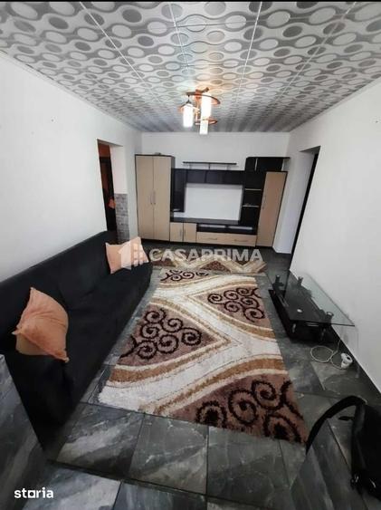 Apartament cu 3 camere în Podu Roș