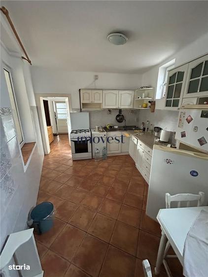 Casă cu 5 camere cu Teren 1000 Mp în Titulescu