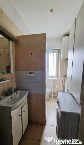 Apartament cu 5 camere semidecomandat în Dacia