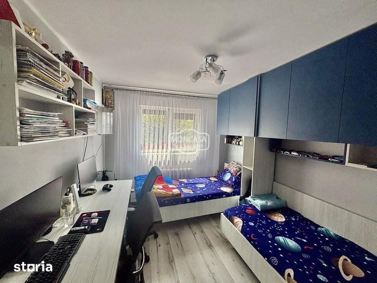 Apartament cu 4 camere decomandat în Central