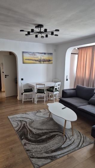 Apartament cu 3 camere semidecomandat, mobilat în Colentina