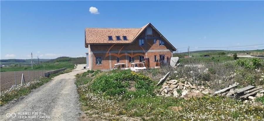 Casă individuală cu 19 camere cu Canalizare în Iclod