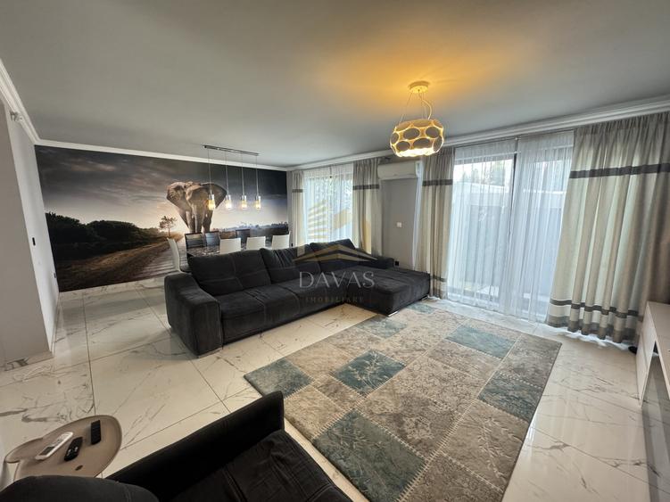 Duplex cu 5 camere cu Canalizare în Exterior Sud
