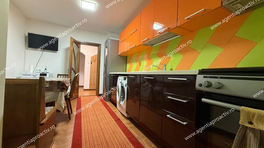 Apartament cu 3 camere decomandat în Micro 17