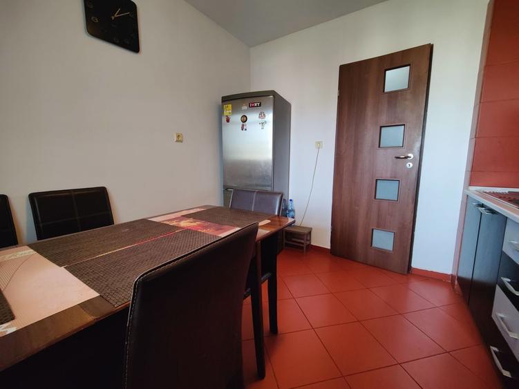 Apartament cu 3 camere decomandat, mobilat în Gorjului