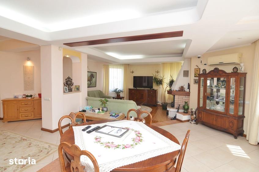 Casă cu 6 camere cu Teren 1081 Mp în Central