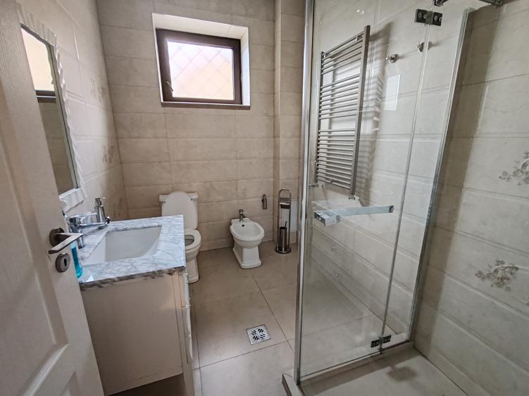 Apartament cu 2 camere semidecomandat, mobilat în Central