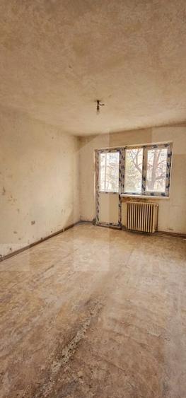 Apartament cu 3 camere decomandat în Simeria