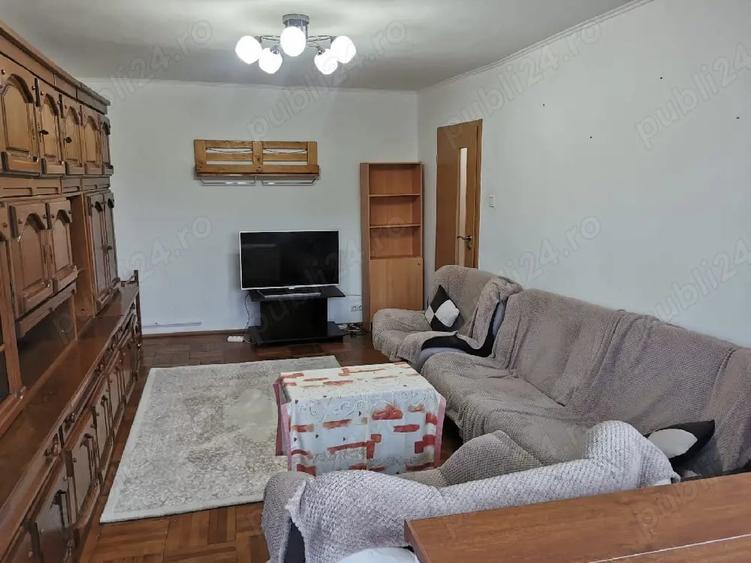 Apartament cu 3 camere decomandat în Aradului