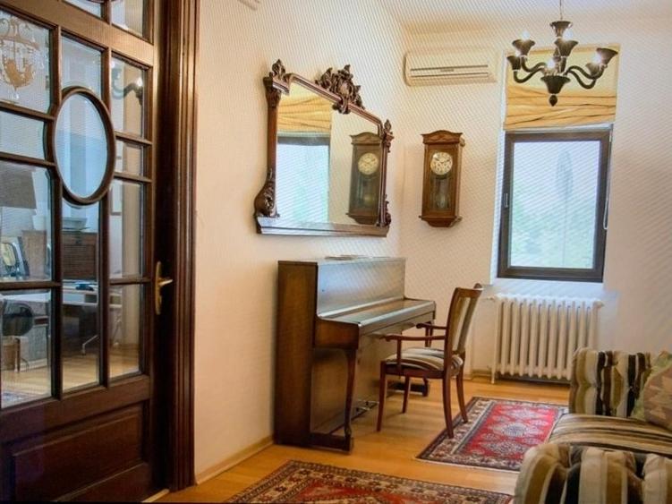 Casă cu 9 camere cu Garaj în Floreasca