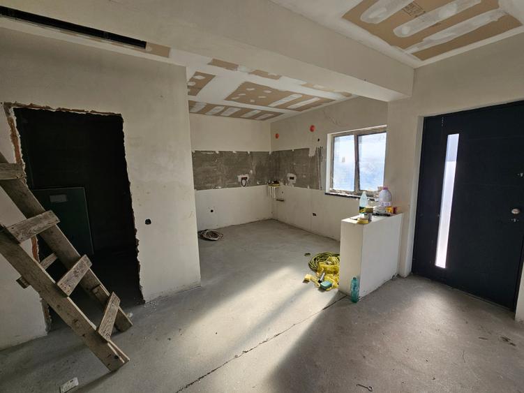 Casă individuală cu 3 camere cu Canalizare în Tunari