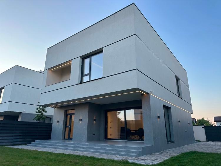 Casă individuală cu 5 camere cu Teren 500 Mp în Central