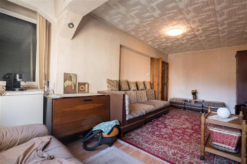 Apartament cu 3 camere decomandat în Rogerius