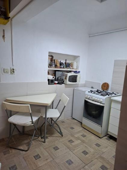 Apartament cu 2 camere decomandat, mobilat în P-ța Unirii