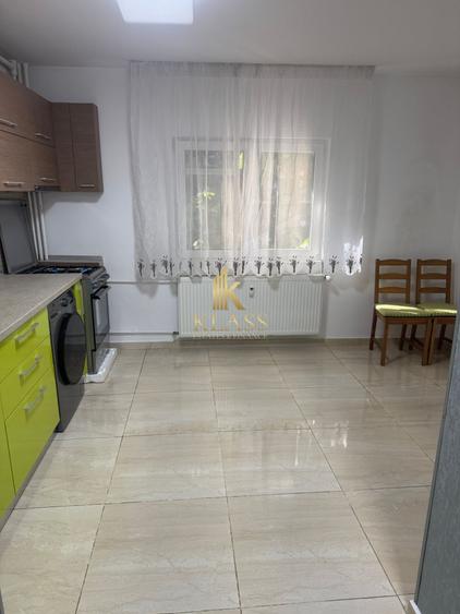 Apartament cu 3 camere decomandat, mobilat în Panduri
