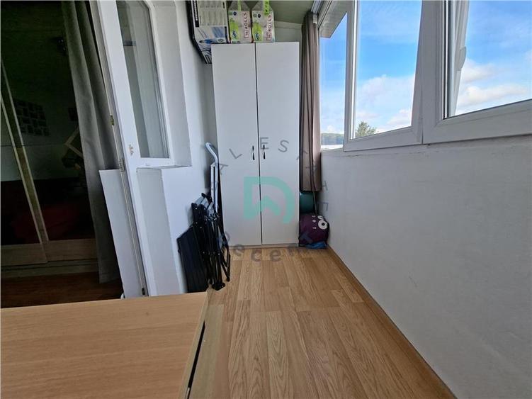 Apartament cu 3 camere decomandat în Astra