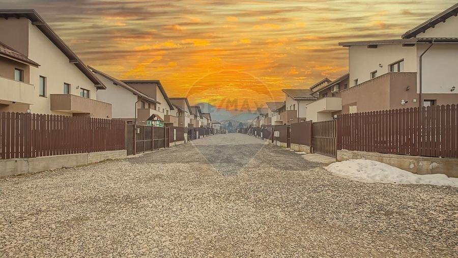 Casă cu 4 camere cu Teren 220 Mp în Baciu