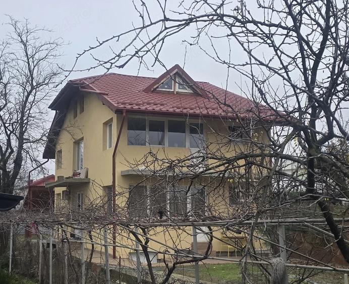 Casă cu 2 camere cu Teren 483 Mp în Domnești