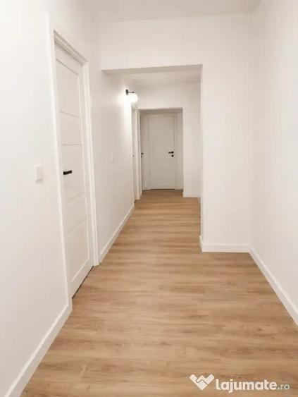 Apartament cu 4 camere decomandat în Frumoasa