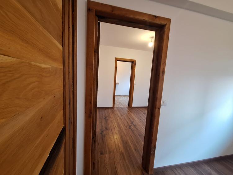 Casă individuală cu 5 camere cu Garaj în Câmpenești
