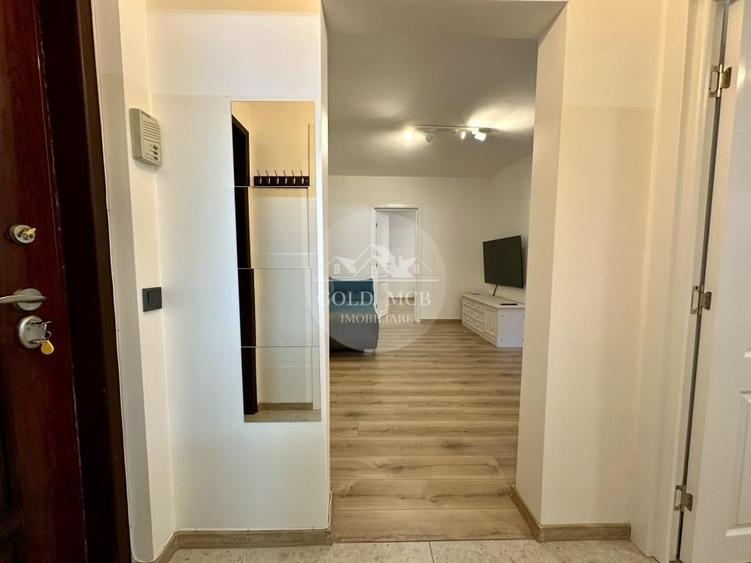 Apartament cu 3 camere semidecomandat, mobilat în Apărătorii Patriei