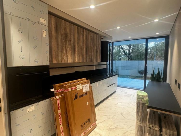 Apartament cu 4 camere decomandat, mobilat în Primăverii