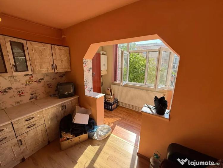 Apartament cu 3 camere decomandat, mobilat în Bogdan Vodă