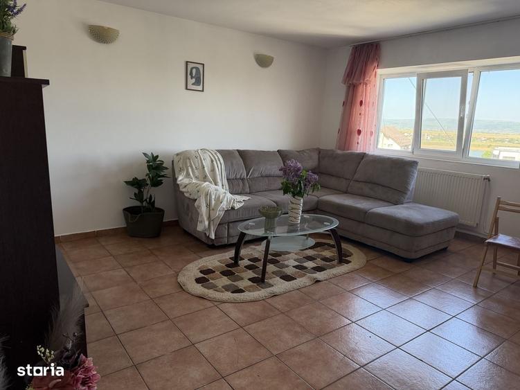 Apartament cu 3 camere decomandat în Banca Națională