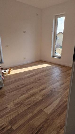Duplex cu 4 camere cu Canalizare în Central