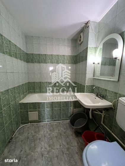 Apartament cu 3 camere semidecomandat în Central