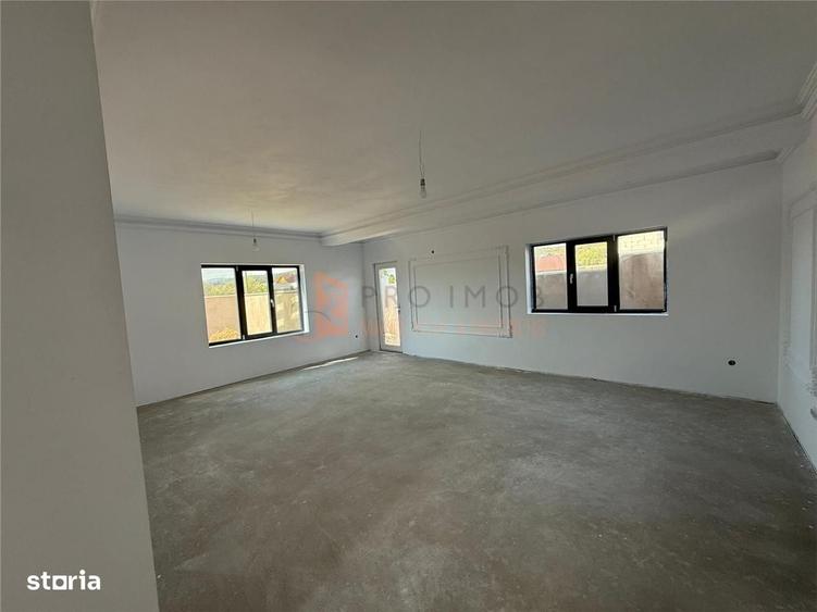 Casă cu 4 camere decomandat în Pleșești